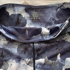 Zyia  Pocket Cropped Legging